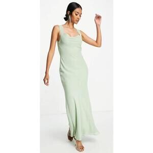 Elegant Green Maxi Dress with‎ Open Back